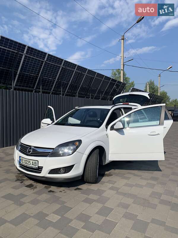 Универсал Opel Astra 2010 в Павлограде