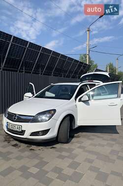 Универсал Opel Astra 2010 в 
