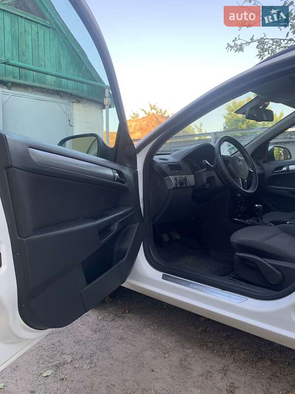 Универсал Opel Astra 2010 в Павлограде