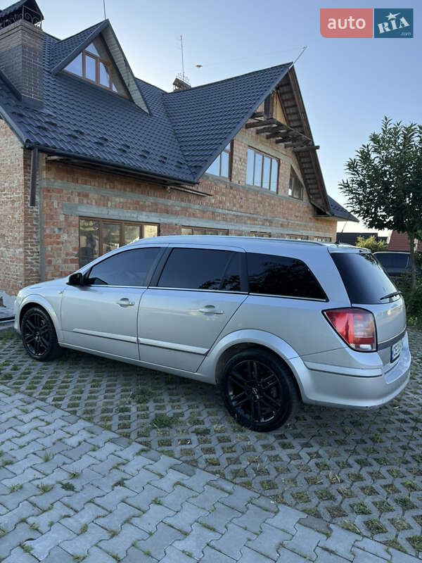 Универсал Opel Astra 2008 в Черновцах