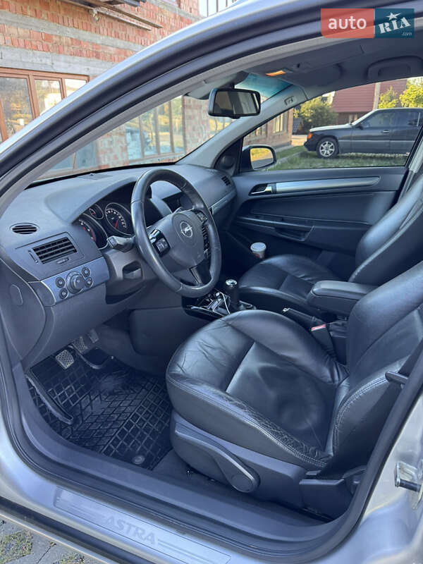 Универсал Opel Astra 2008 в Черновцах