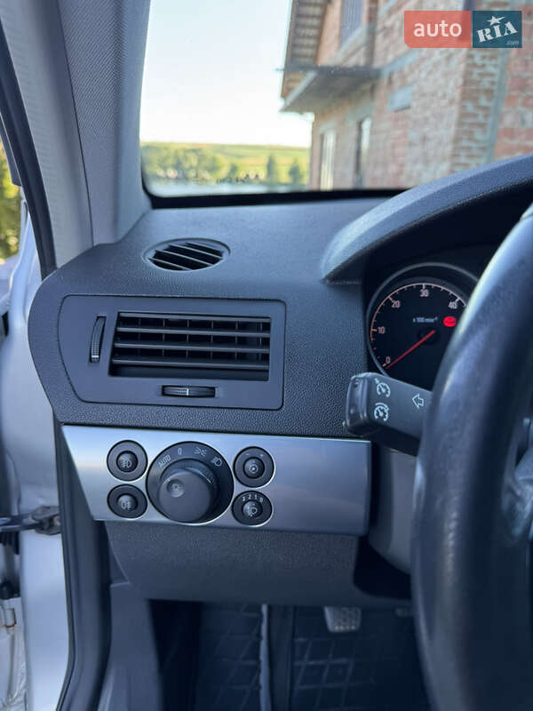 Универсал Opel Astra 2008 в Черновцах