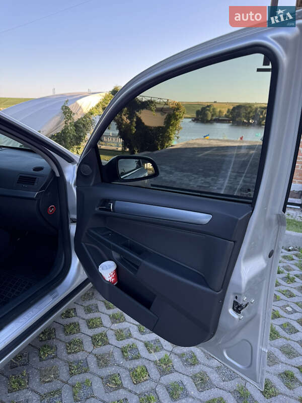 Универсал Opel Astra 2008 в Черновцах