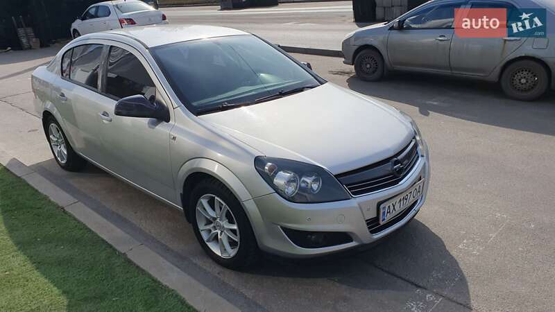 Седан Opel Astra 2011 в Харькове