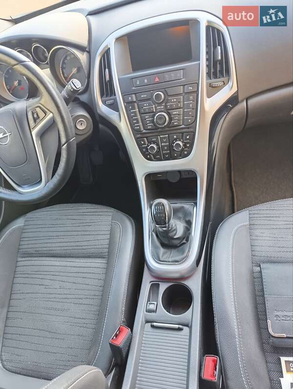 Универсал Opel Astra 2015 в Львове