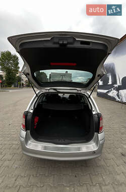 Универсал Opel Astra 2010 в 