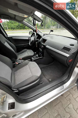 Универсал Opel Astra 2010 в 