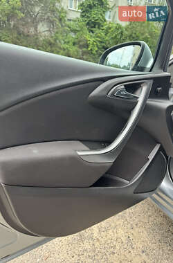 Универсал Opel Astra 2013 в 
