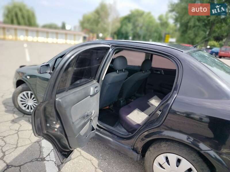 Седан Opel Astra 2007 в Первомайске