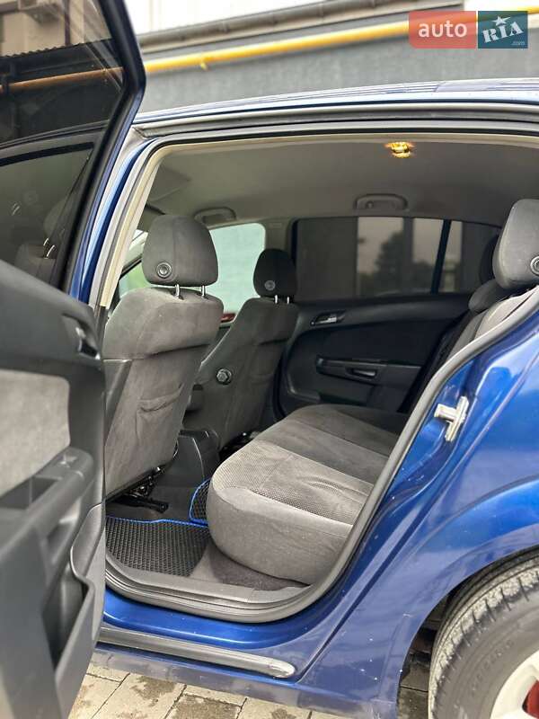 Хэтчбек Opel Astra 2004 в Ивано-Франковске