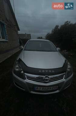 Универсал Opel Astra 2013 в Дымере