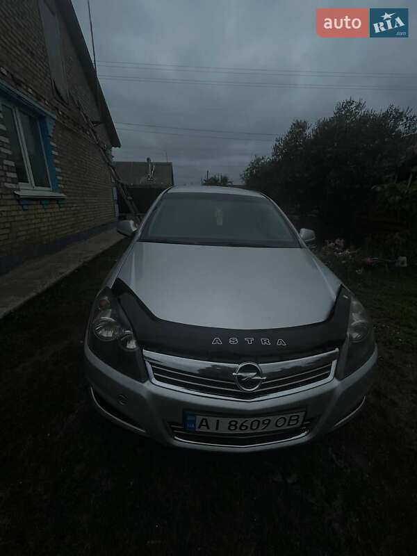 Универсал Opel Astra 2013 в Дымере