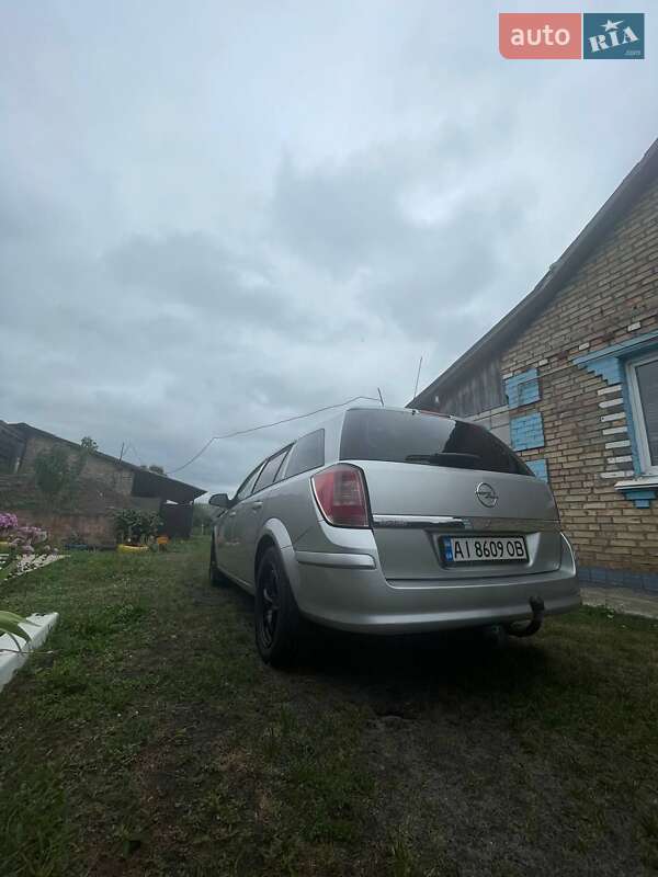 Универсал Opel Astra 2013 в Дымере