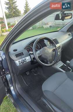 Универсал Opel Astra 2006 в 