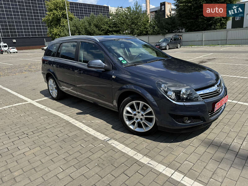 Универсал Opel Astra 2010 в Луцке