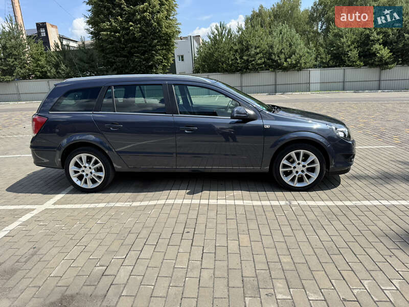 Универсал Opel Astra 2010 в Луцке