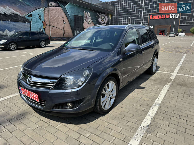 Универсал Opel Astra 2010 в Луцке