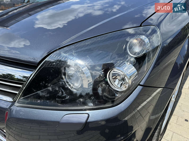 Универсал Opel Astra 2010 в Луцке