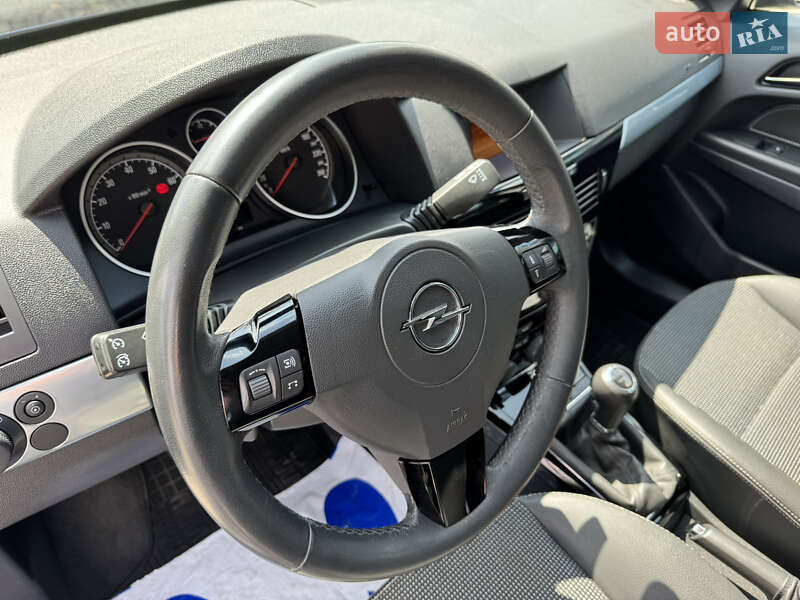 Универсал Opel Astra 2010 в Луцке