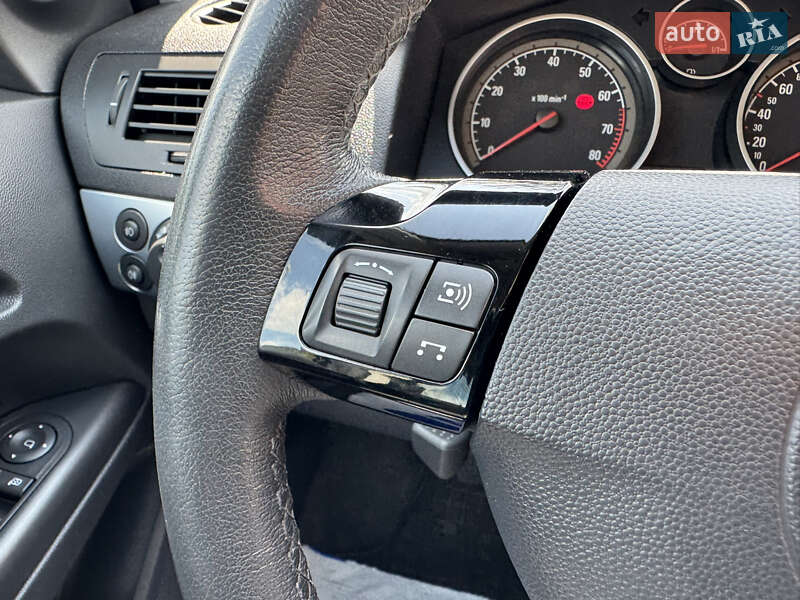Универсал Opel Astra 2010 в Луцке