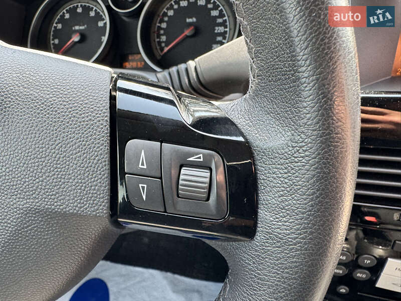 Универсал Opel Astra 2010 в Луцке