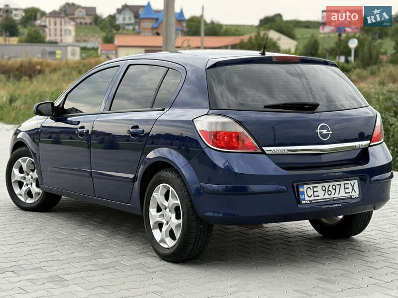 Хэтчбек Opel Astra 2006 в Черновцах