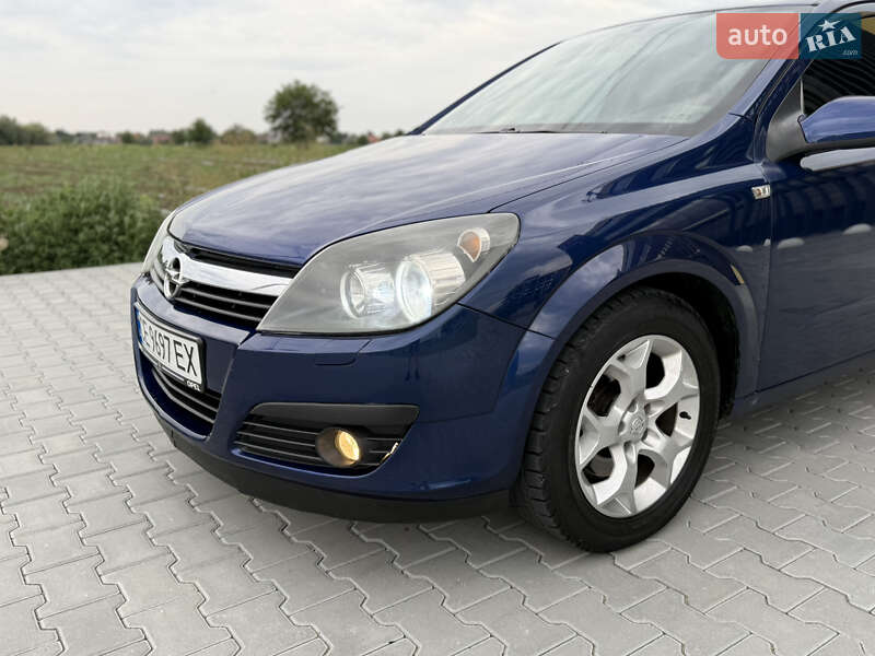 Хэтчбек Opel Astra 2006 в Черновцах