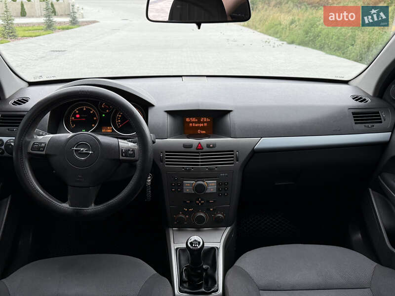Хэтчбек Opel Astra 2006 в Черновцах