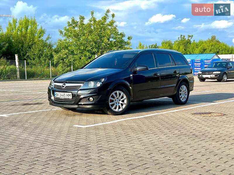 Универсал Opel Astra 2008 в Дубно