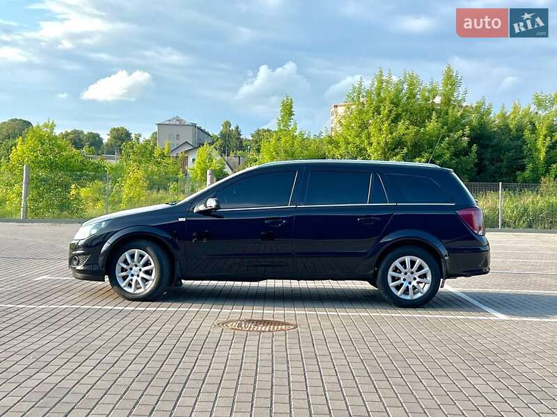Универсал Opel Astra 2008 в Дубно