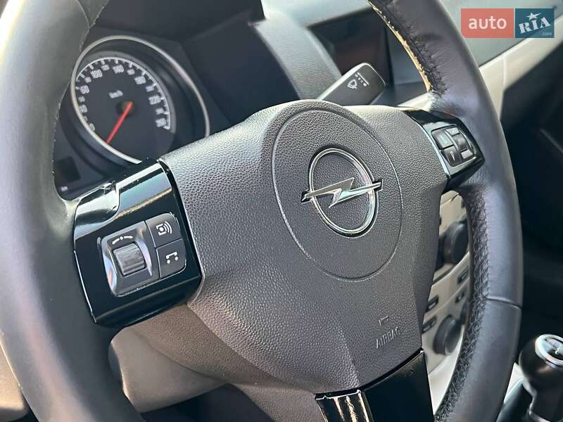 Универсал Opel Astra 2008 в Дубно