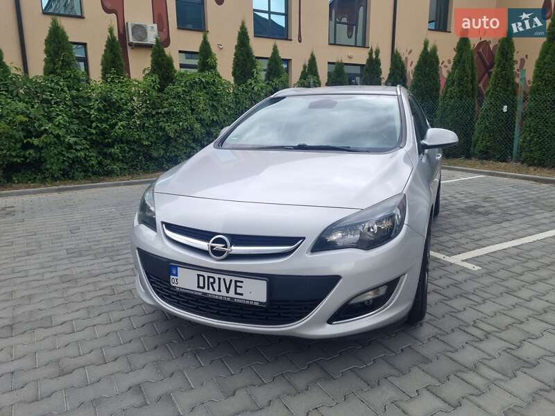 Універсал Opel Astra 2014 в Луцьку