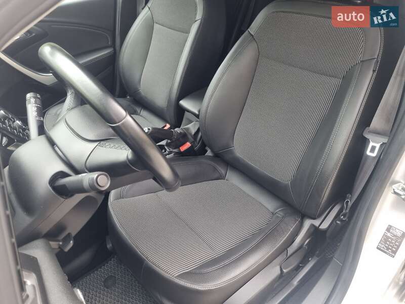 Універсал Opel Astra 2014 в Луцьку