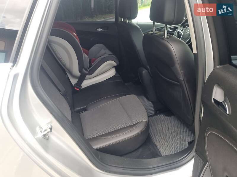 Універсал Opel Astra 2014 в Луцьку