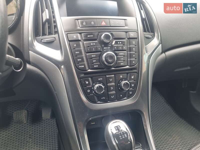 Універсал Opel Astra 2014 в Луцьку