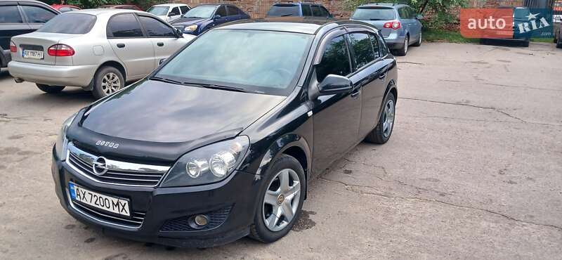 Хэтчбек Opel Astra 2012 в Харькове