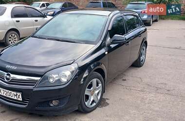 Хэтчбек Opel Astra 2012 в 