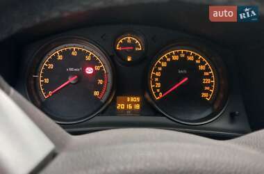 Хэтчбек Opel Astra 2012 в 