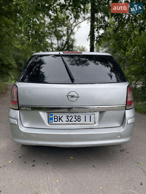 Универсал Opel Astra 2005 в Ровно
