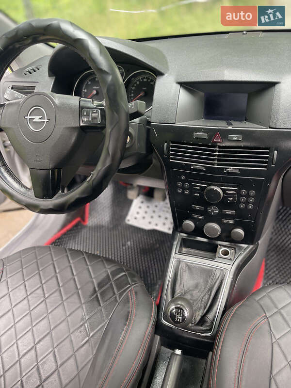 Универсал Opel Astra 2005 в Ровно