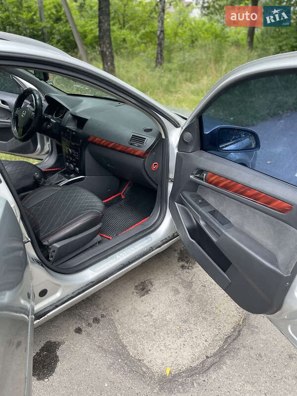 Универсал Opel Astra 2005 в Ровно
