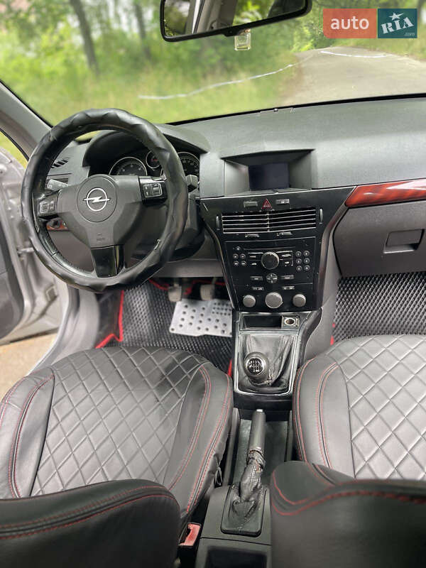 Универсал Opel Astra 2005 в Ровно