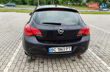 Хэтчбек Opel Astra 2011 в 