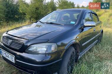 Седан Opel Astra 2006 в Хороле