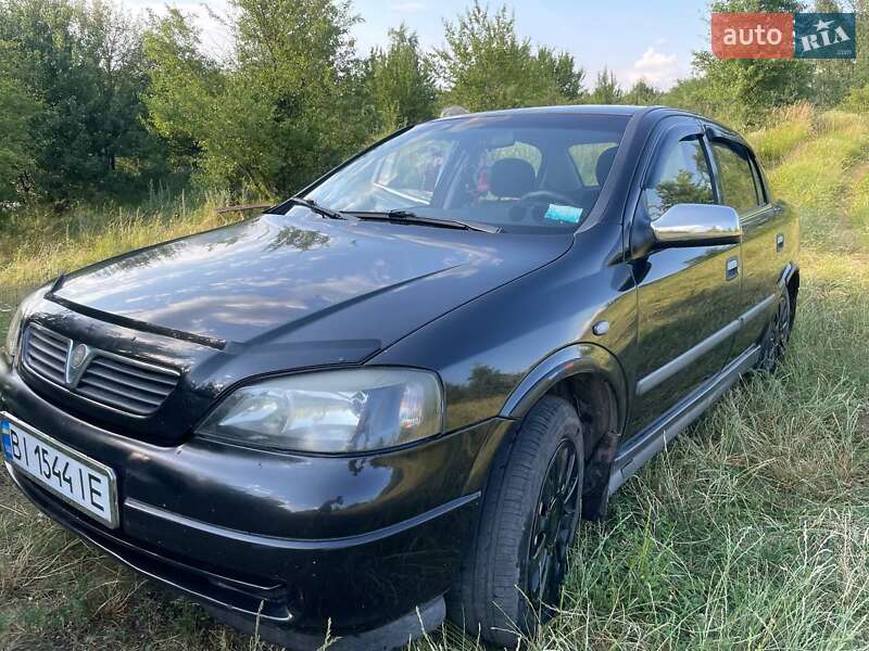 Седан Opel Astra 2006 в Хороле