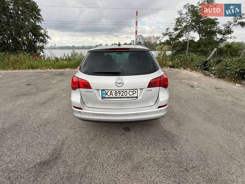 Универсал Opel Astra 2011 в Киеве