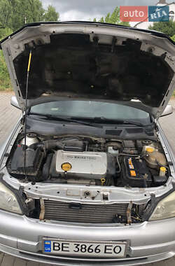 Хэтчбек Opel Astra 1998 в 