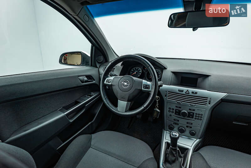 Хетчбек Opel Astra 2012 в Києві