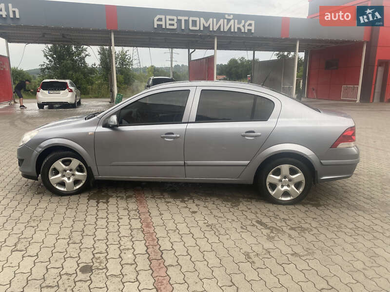 Седан Opel Astra 2008 в Калуше