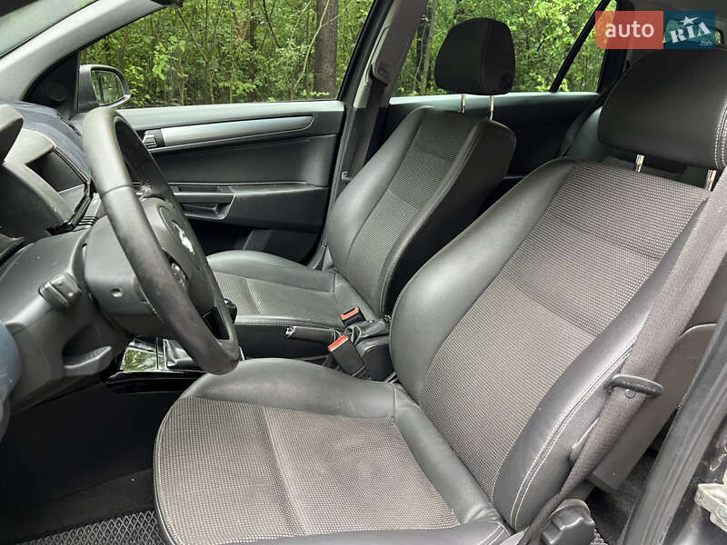 Универсал Opel Astra 2009 в Житомире